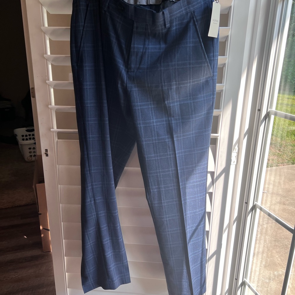 Men’s dress pants NWT